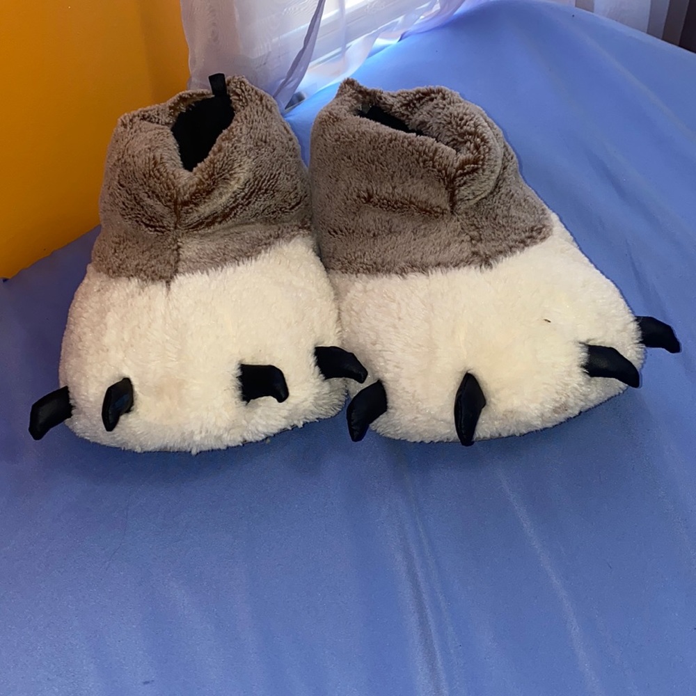 Kids house slippers size (1-2) little boys